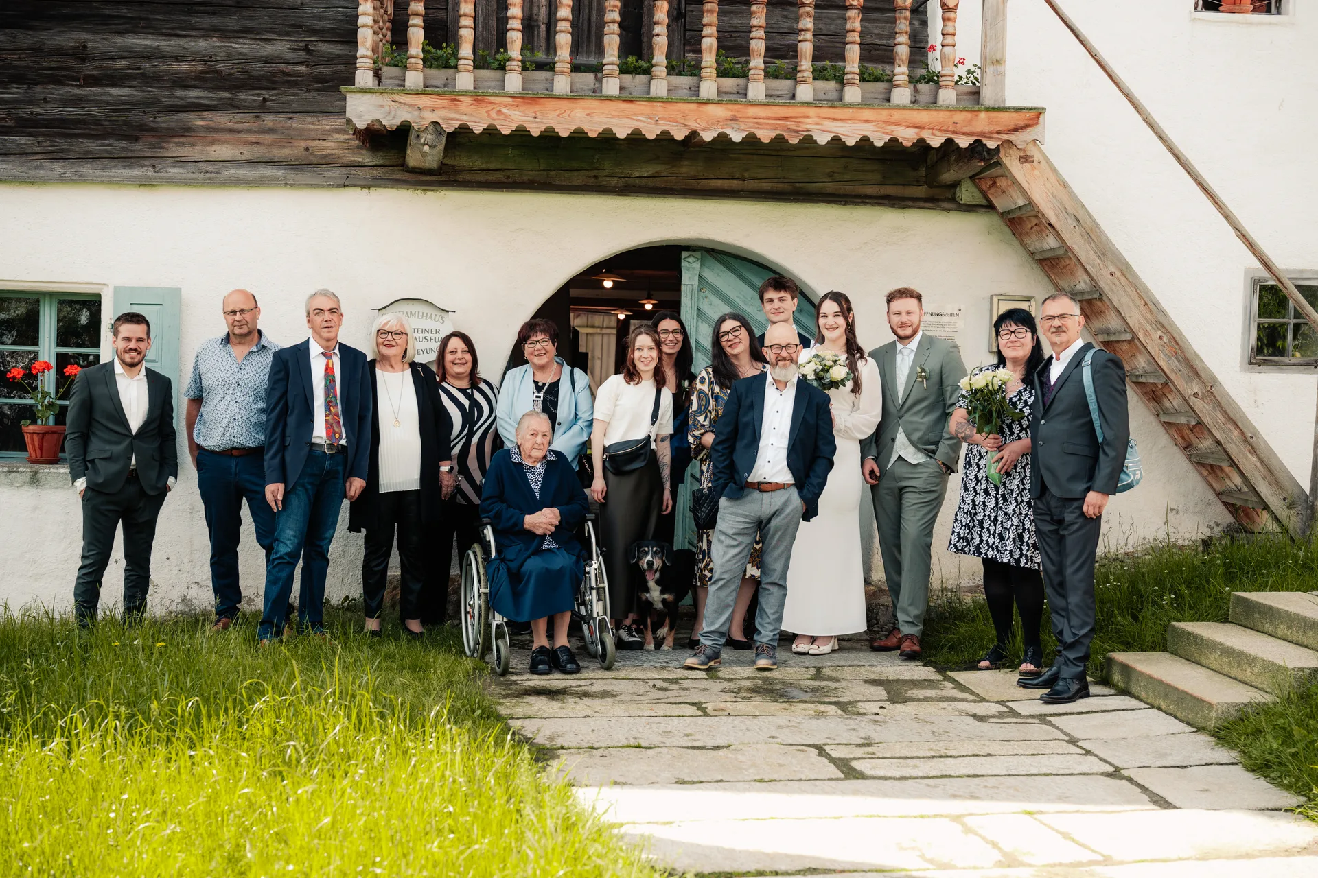 Wedding of Anna & Johannes at Heimatmuseum Schramlhaus & Hoamat Wirtshaus – wedding photography by Vincent Würzinger, image 11 of 24