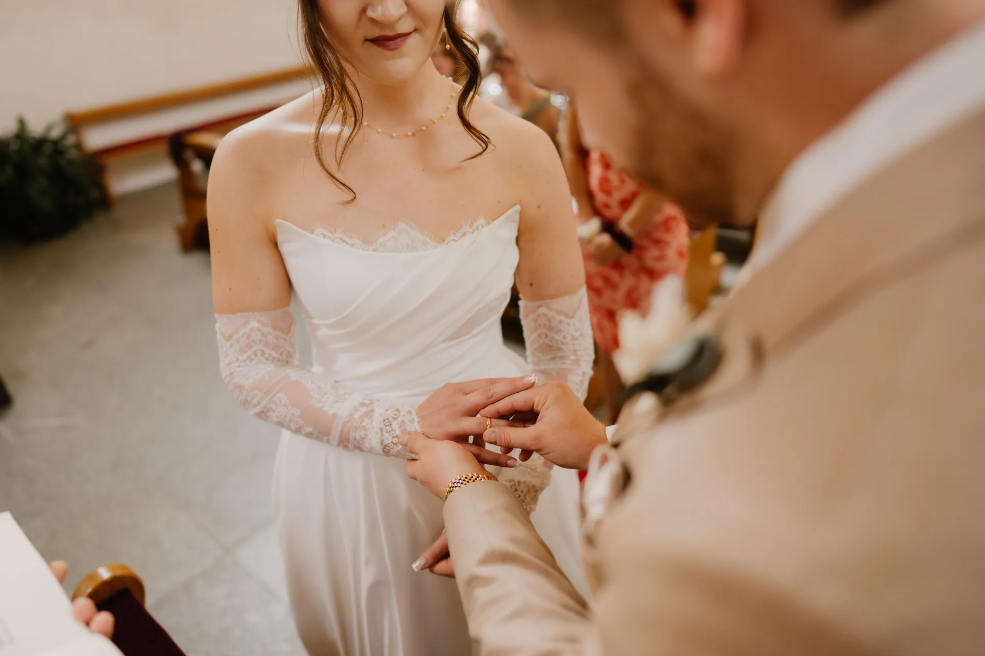 Hochzeit Anna & Johannes in Kirche Grainet & Hoamat Wirtshaus – Hochzeitsreportage von Vincent Würzinger, Bild 13 von 30