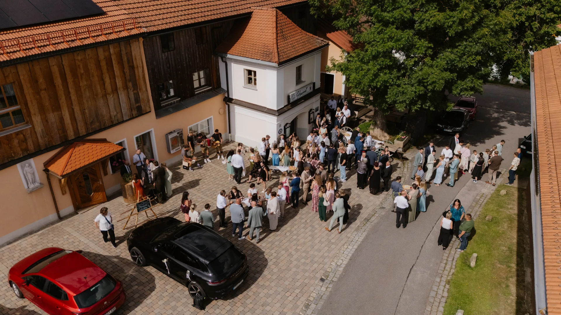 Hochzeit Anna & Johannes in Kirche Grainet & Hoamat Wirtshaus – Hochzeitsreportage von Vincent Würzinger, Bild 15 von 30