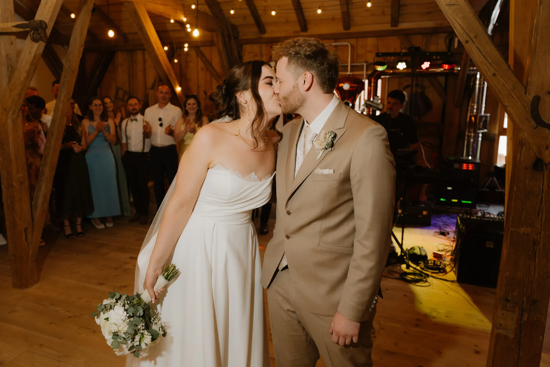 Hochzeit Anna & Johannes in Kirche Grainet & Hoamat Wirtshaus – Hochzeitsreportage von Vincent Würzinger, Bild 21 von 30
