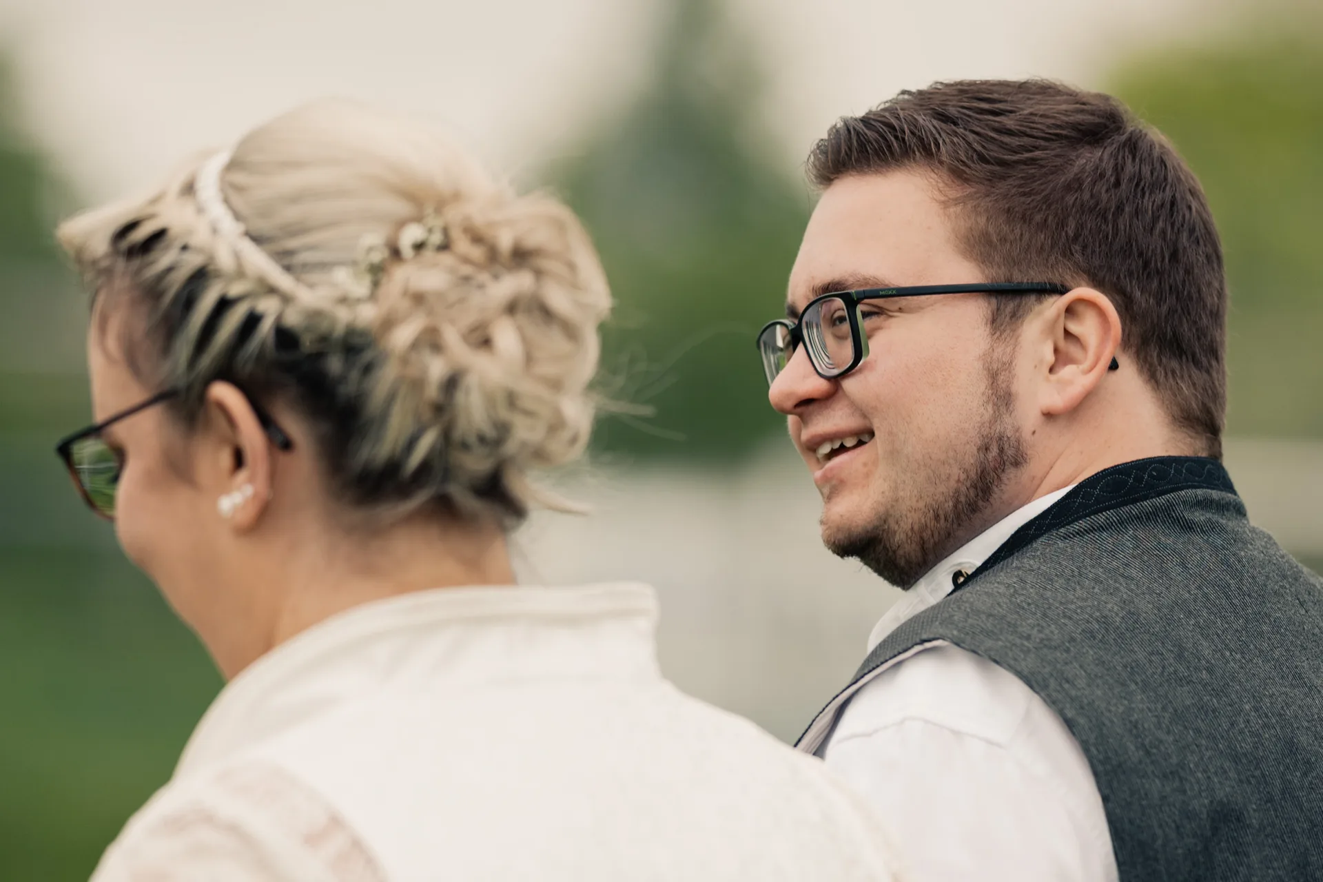 Hochzeit Chiara & Frederik in Bauhütte & Gasthaus Gruber – Hochzeitsreportage von Vincent Würzinger, Bild 12 von 39