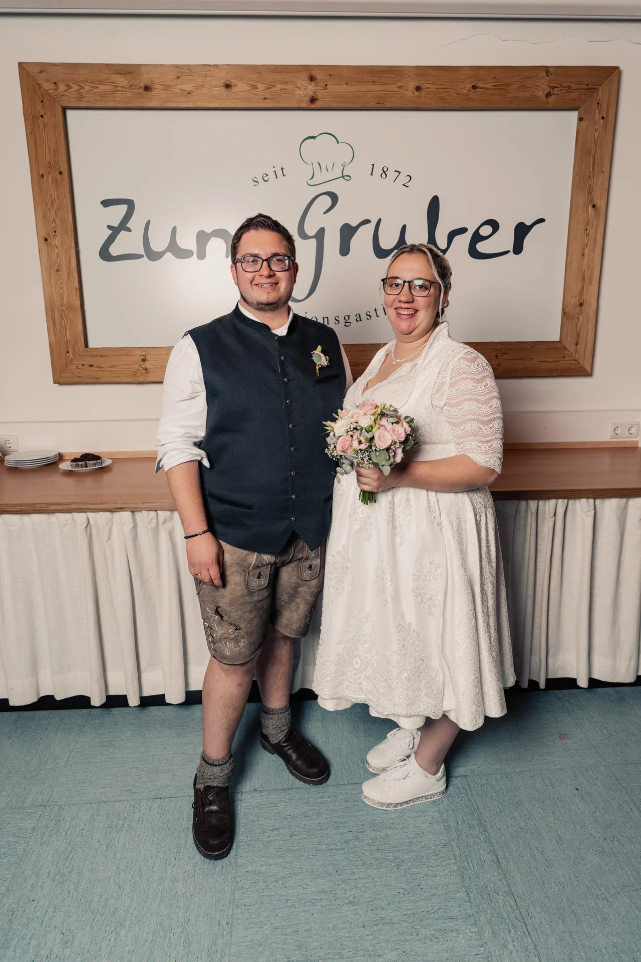 Hochzeit Chiara & Frederik in Bauhütte & Gasthaus Gruber – Hochzeitsreportage von Vincent Würzinger, Bild 34 von 39