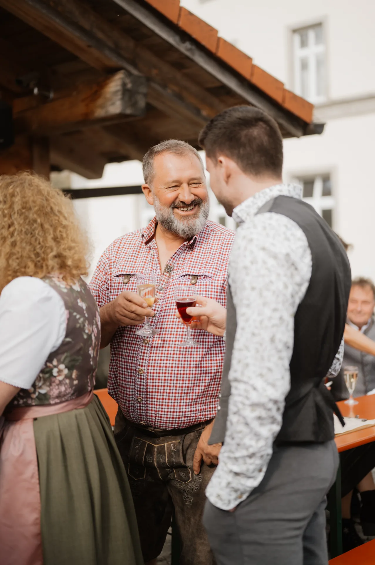 Hochzeit Jessica & Franz in Postkeller Regen & Schmugglerhütte – Hochzeitsreportage von Vincent Würzinger, Bild 21 von 25