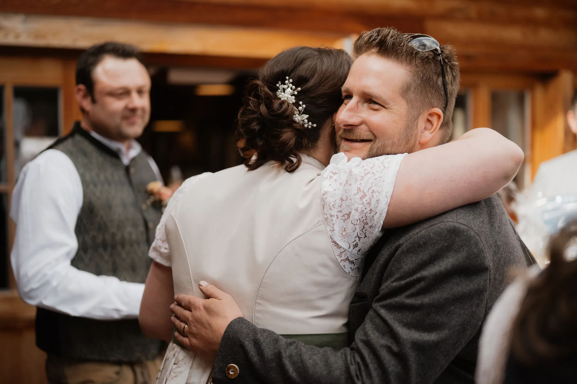 Hochzeit Jessica & Franz in Postkeller Regen & Schmugglerhütte – Hochzeitsreportage von Vincent Würzinger, Bild 22 von 25