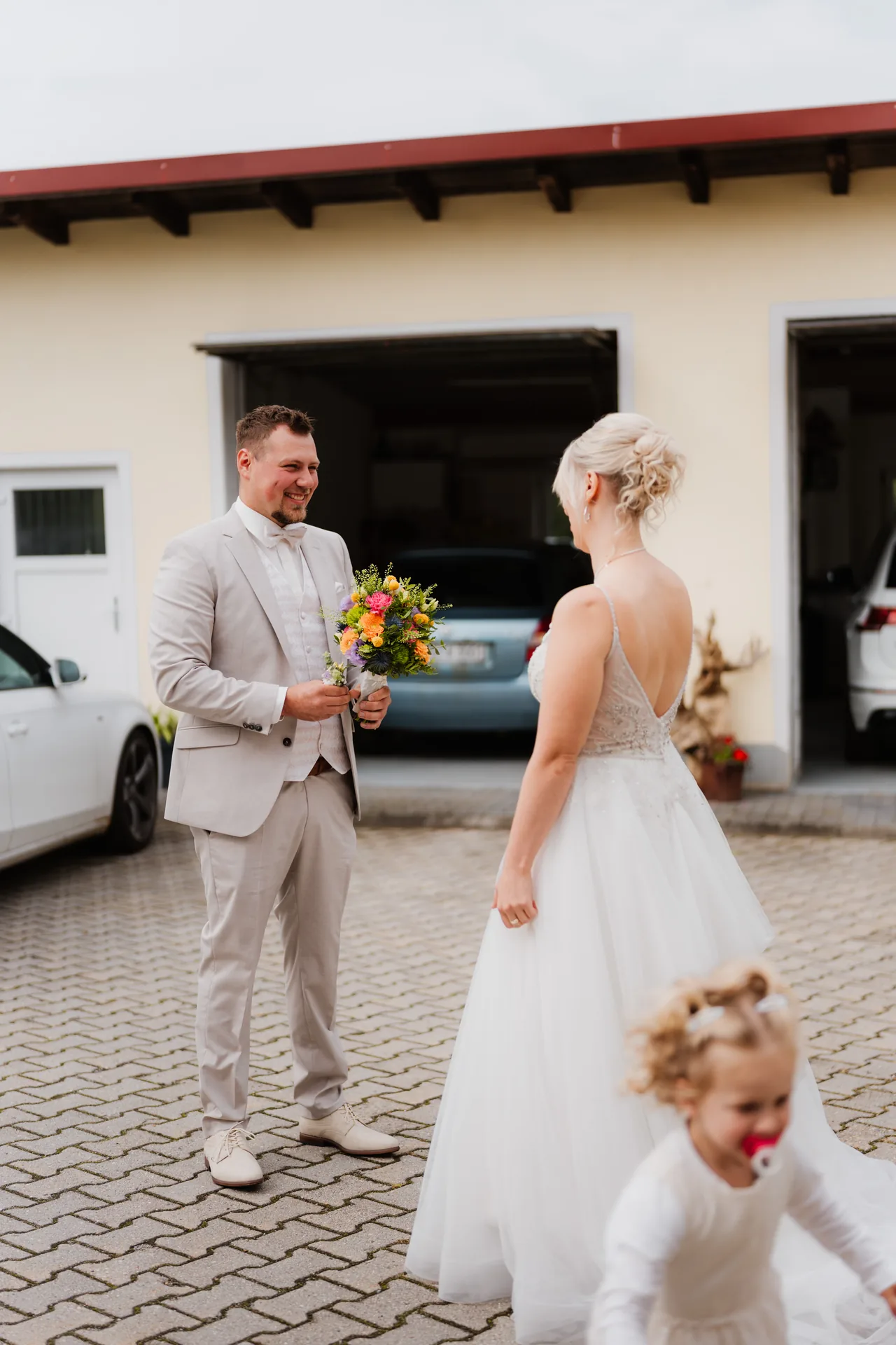 Hochzeit Sabrina & Johannes in Rathaus Ringelai & Wirtshaus Boxleitenmühle – Hochzeitsreportage von Vincent Würzinger, Bild 1 von 42