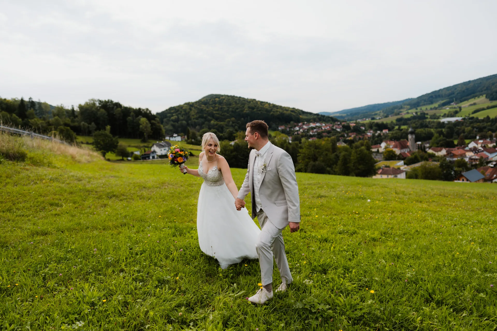 Hochzeit Sabrina & Johannes in Rathaus Ringelai & Wirtshaus Boxleitenmühle – Hochzeitsreportage von Vincent Würzinger, Bild 5 von 42