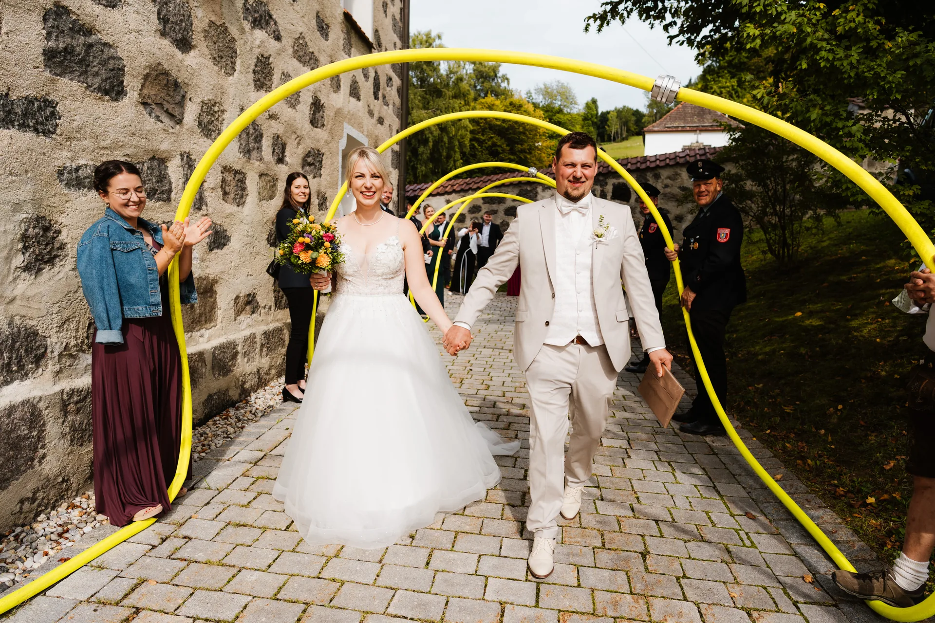 Hochzeit Sabrina & Johannes in Rathaus Ringelai & Wirtshaus Boxleitenmühle – Hochzeitsreportage von Vincent Würzinger, Bild 25 von 42