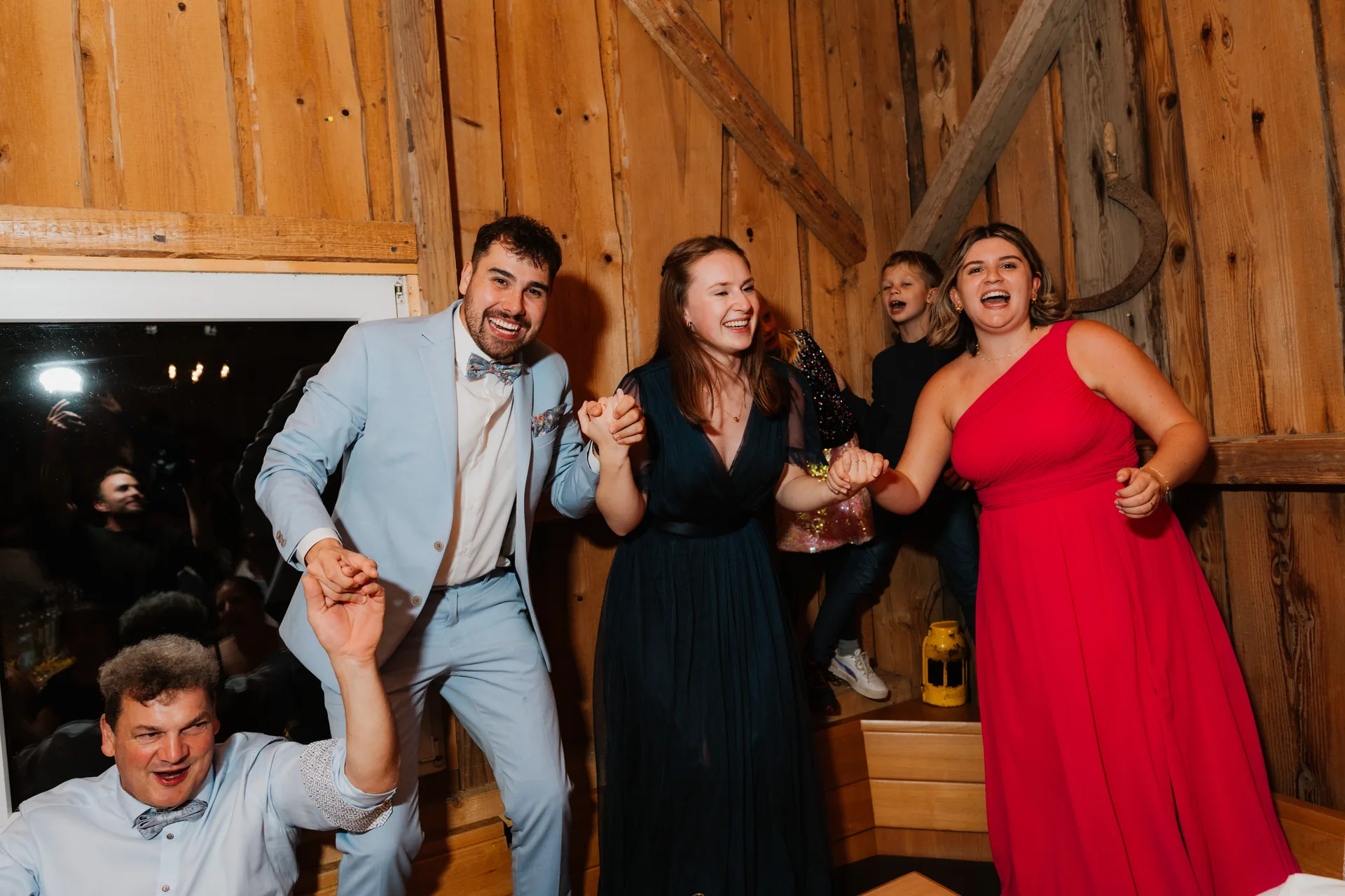 Hochzeit Sabrina & Johannes in Rathaus Ringelai & Wirtshaus Boxleitenmühle – Hochzeitsreportage von Vincent Würzinger, Bild 41 von 42