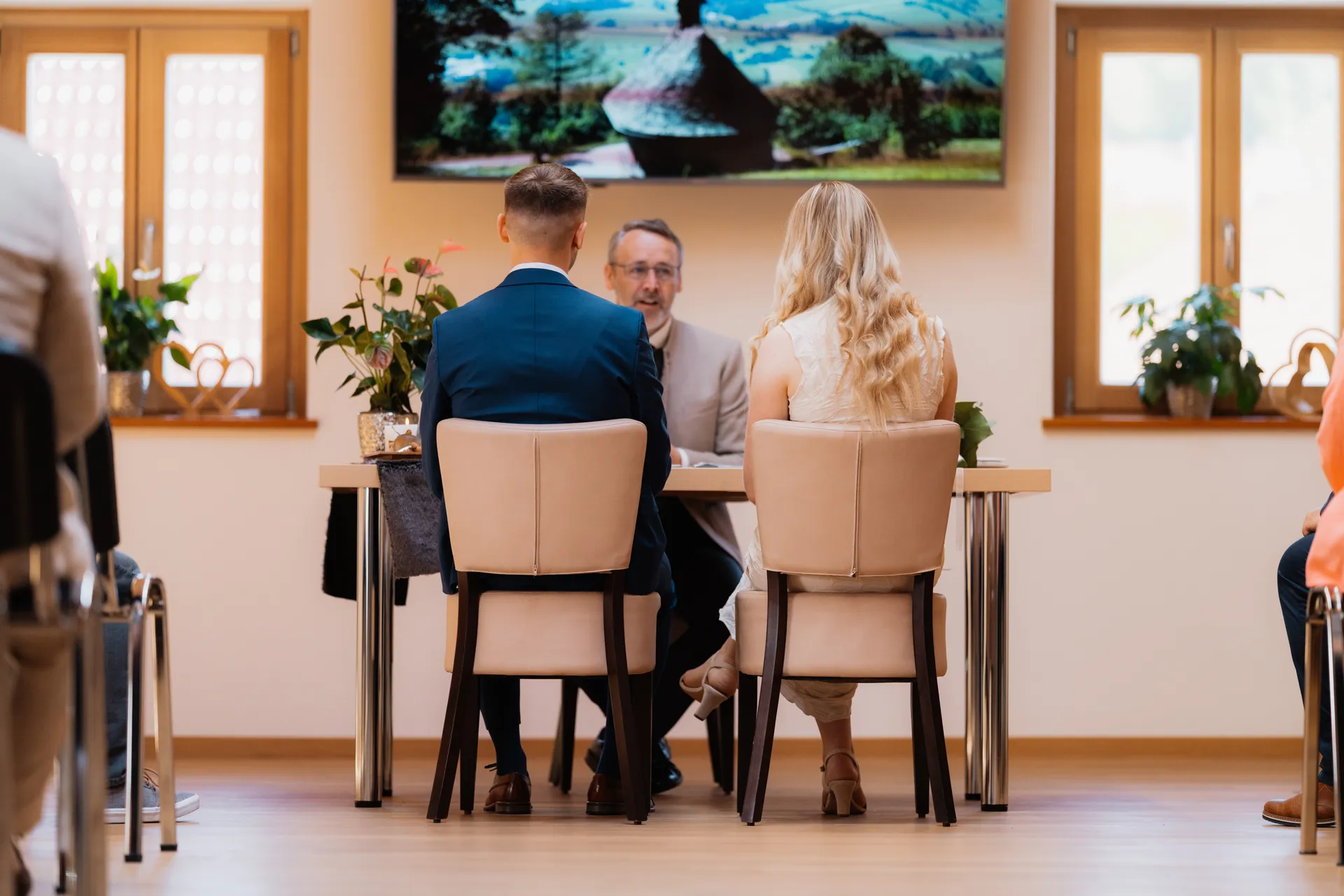 Standesamtliche Trauung im Bayerischen Wald – Brautpaar bei der Zeremonie